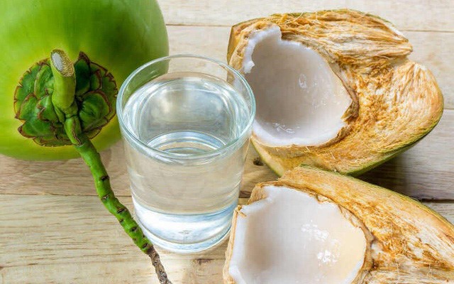 Tác hại của uống nước dừa mỗi ngày