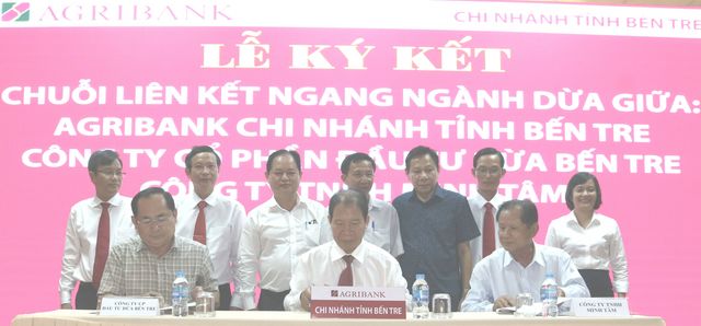 Agribank Bến Tre: Ký kết chuỗi liên kết ngang ngành Dừa