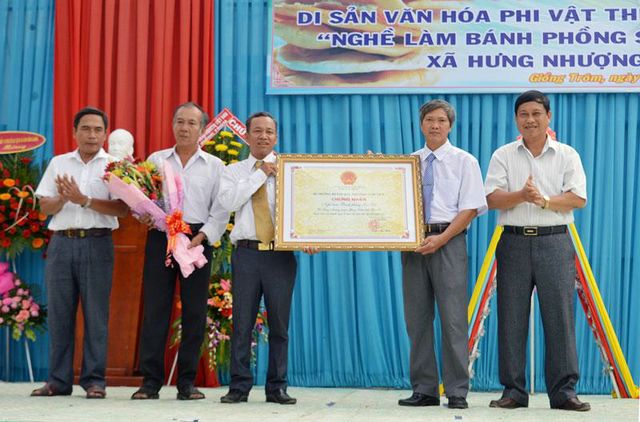 Lễ công bố Di sản văn hóa phi vật thể quốc gia “Nghề làm bánh phồng Sơn Đốc”