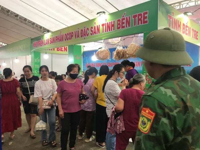 Quảng bá sản phẩm tỉnh Bến Tre tại Hội chợ Thương mại Quốc tế Việt – Trung (Lào Cai) lần thứ 23