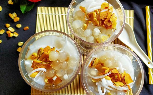 Nắng lên nấu nồi chè dừa thập cẩm vừa ngon vừa mát ăn là hợp lý nhất