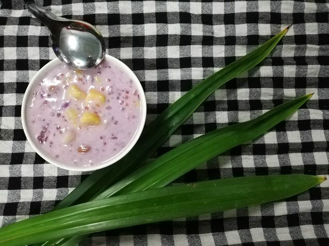 Mộc mạc hương vị chè thưng nước cốt dừa