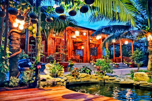 Miền Tây 'độc nhất vô nhị': Căn nhà làm từ 4.000 cây dừa trong 2 năm