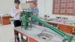 Em Lữ Trường An chủ nhân của máy chuốt cọng dừa