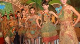 Trang phục từ chất liệu dừa