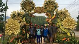 “Lịm tim“ trước cổng cưới lá dừa quá tinh xảo và độc đáo khiến cô dâu, chú rể cũng bị... “lu mờ”